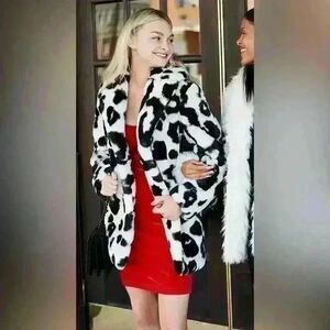 Gianni B  Sleeveless Spaghetti Strap Scoop Neck Velvet Sheath Dress